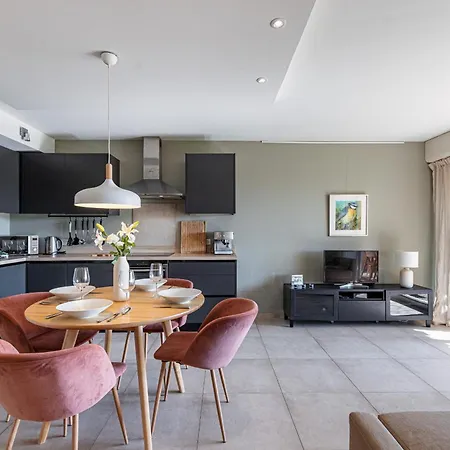 2 Bdr Sea View Parking And Swimming Pool Apartment